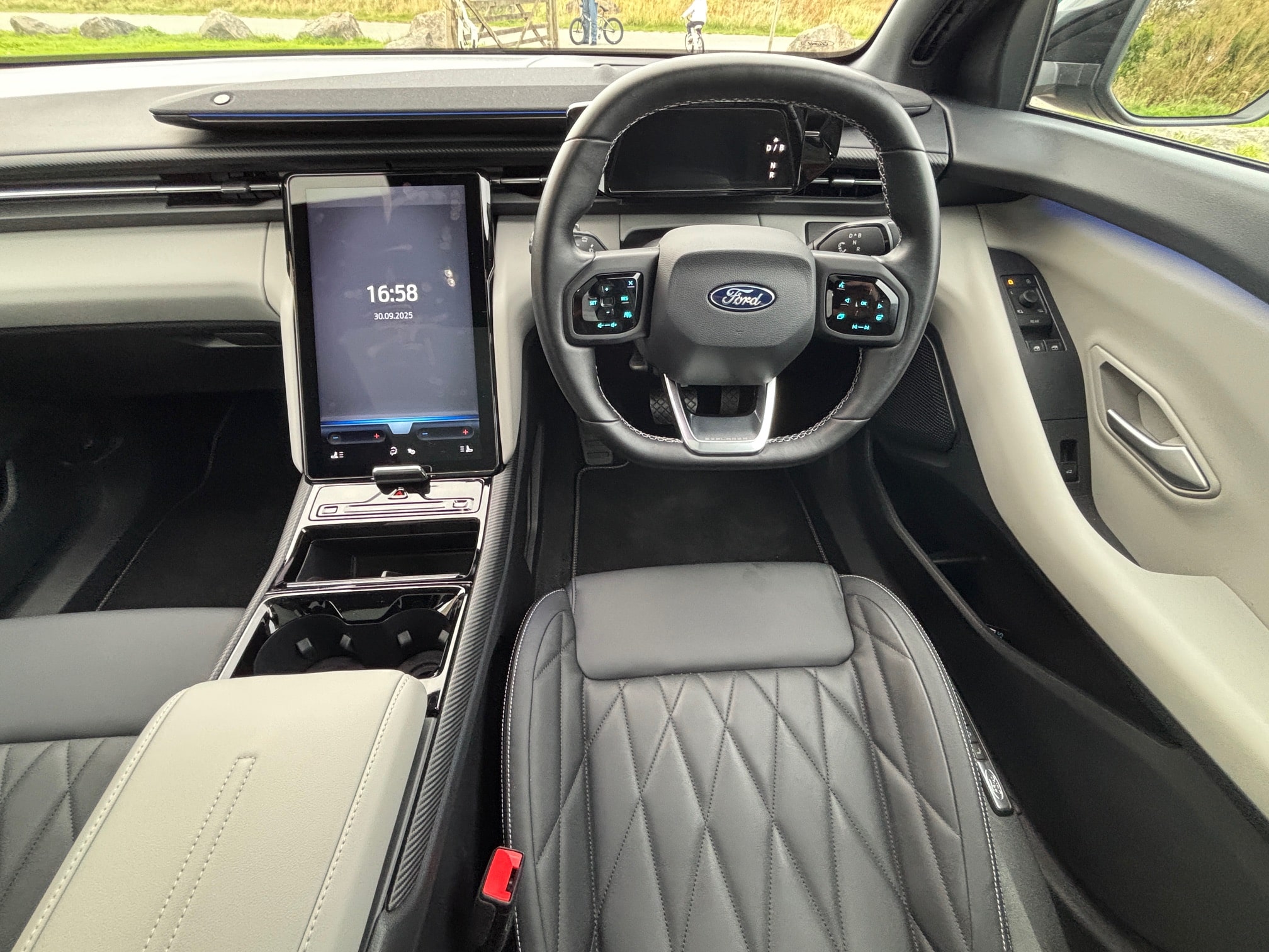 Ford Explorer - Company Car and Van